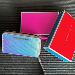 NWT Marc Jacobs Silver Holographic wallet